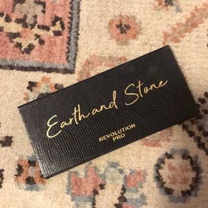 Makeup Revolution Pro Earth and Stone pallette